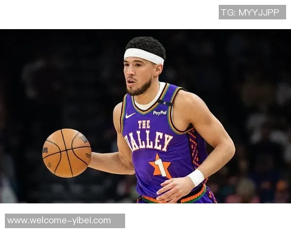 布克半场表现出色10中4砍下13分2篮板7助攻完美控制比赛未出现失误 布克半场表现出色10中4砍下13分2篮板7助攻完美控制比赛未出现失误